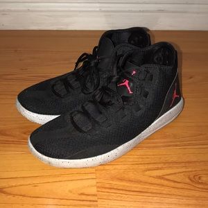 Jordan reveal size 9.5 men black/infrared